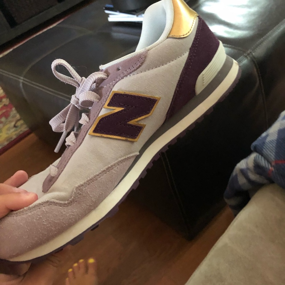 NEW BALANCE TENNIS SHOES !!